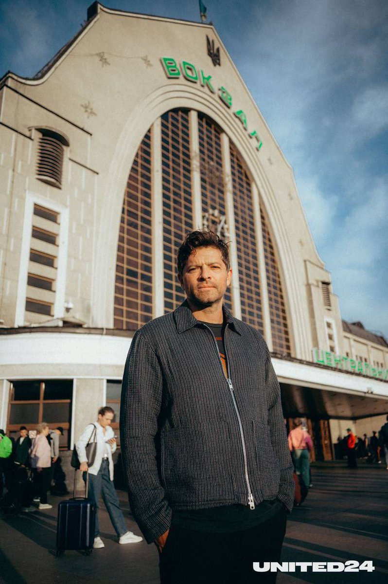 American actor <a href="/mishacollins/">Misha Collins</a>, who is an ambassador for the Ukrainian charity platform #UNITED24, has arrived in #Kyiv.

Collins will reportedly familiarise himself with the region and discuss demining efforts.

📷: <a href="/U24_gov_ua/">UNITED24</a>