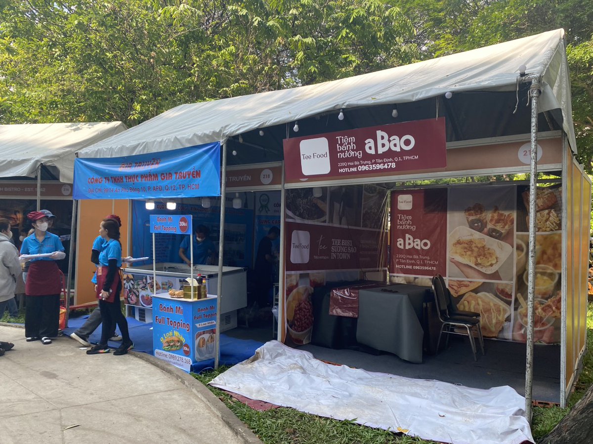 thietkebooth's tweet photo. Lễ hội Bánh mì Việt Nam 2024 - Thành công rực rỡ! 🇻🇳
Hơn 130 gian hàng, 150 loại nhân bánh mì, kỷ lục mới được xác lập và còn nhiều điều thú vị khác!
https://t.co/6lFfefvy4Y

#LễhộiBánhmìViệtNam #BánhmìViệtNam #ẨmthựcViệtNam #ThànhphốHồChíMinh https://t.co/SwiCyhv1TA