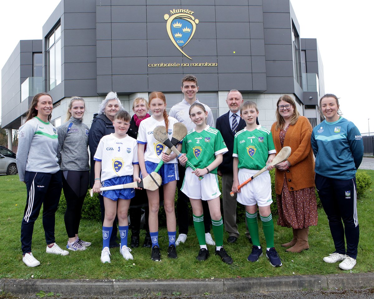 It's all to play for in @LITgaelicground Gaelic Grounds on Sunday. Countdown has begun for the @MunsterGAA Primary Game at half-time when teams from Cumann na mBunscol in both counties will play a camogie game. @CnamB_Waterford @LimCamogie