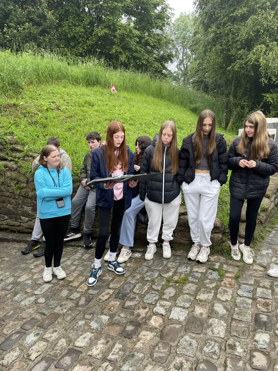 BattlefieldsRHS's tweet photo. Emily reads ‘In Flanders Fields’ to Coach D at Essex Farm, where John McCrae served in a field hospital https://t.co/UqmhTs2WKs