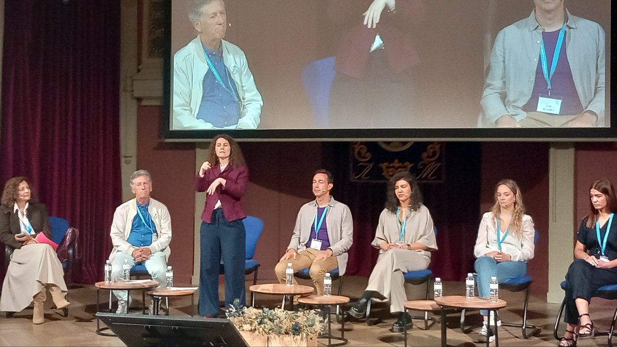 madridsalud's tweet image. Lola Soroa Secretaria de @FeSorCam en la I Jornada del Proyecto JALUS "Por una #juventud #sorda #saludable"Explica la colaboración de #fesorcam y @madridsalud a través de su @centrojoven_ms para conseguir que los jóvenes sordos tengan un espacio saludable.
Madridsalud.es/proyectojalus