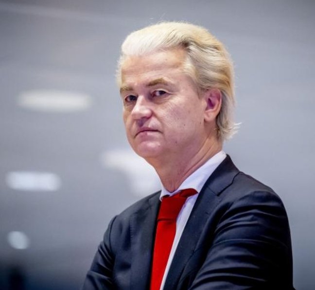 «Not in my name» Geert Wilders se désolidarise des hommages européens pour Ebrahim Raïssi, le boucher de Téhéran.. «J’espère que l’Iran deviendra bientôt un État laïc, sans un régime islamique barbare». #BFMTV #Cnews #vivementle9juin #hdpros #GGRMC