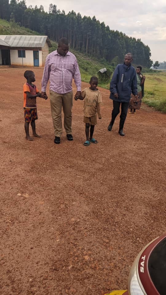 Muri iki gitondo ubuyobozi bw'umurenge wa Munyaga bwazindukiye mugikorwa cyo kugarura abana bata ishuri bubagarura kwiga ni igikorwa cyabereye mu kagari ka Zinga, umudugudu wa Karambo mu gishanga cy'umuceri cya Cyaruhogo.