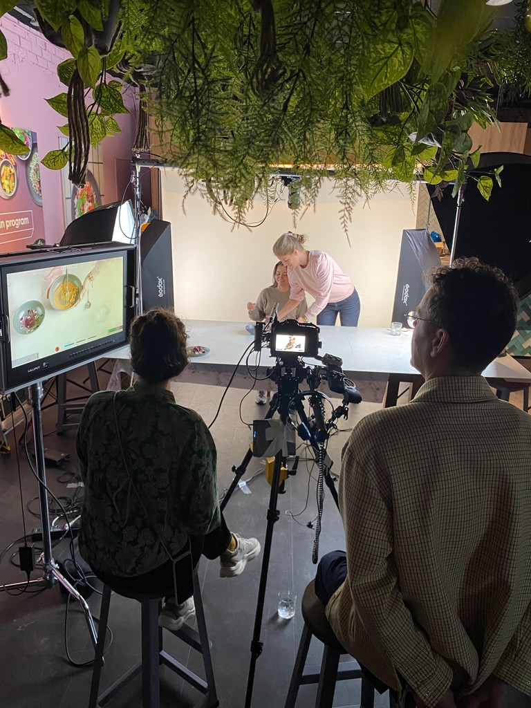 Do not Disturb, Work in progress 📌

BTS on a shoot for Join Program

yuriyabi.com/portfolio/join…