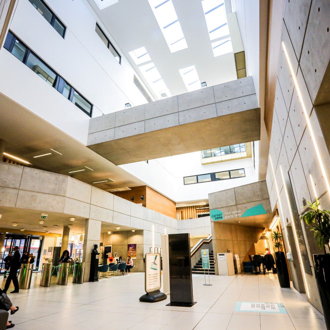 UEL_News's tweet photo. Want a sneak peek at student life in London? 🏡
Come to our upcoming Open Evening and experience our campuses first-hand, on a guided tour led by our friendly student ambassadors.
Sign up 👉 https://t.co/yVn39i0JQ0 #WelcometoUEL https://t.co/dm6vYahzdW