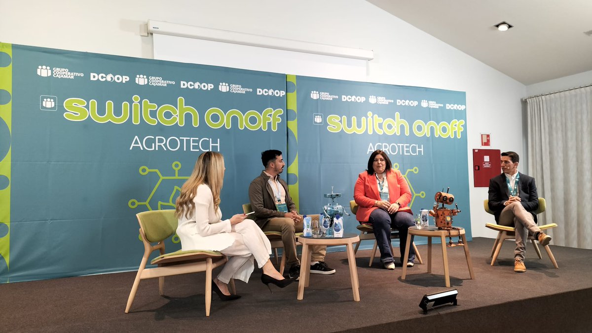 Andalucía Agrotech participa en el Switch onoff Antequera Agrotech. @anabcabezas interviene en la mesa IoT y Robotización en el Sector junto representantes de Agrow Analytics y @greenfield_agri Evento organizado por @Cajamar con la colaboración de @platformtierra y @GrupoDcoop