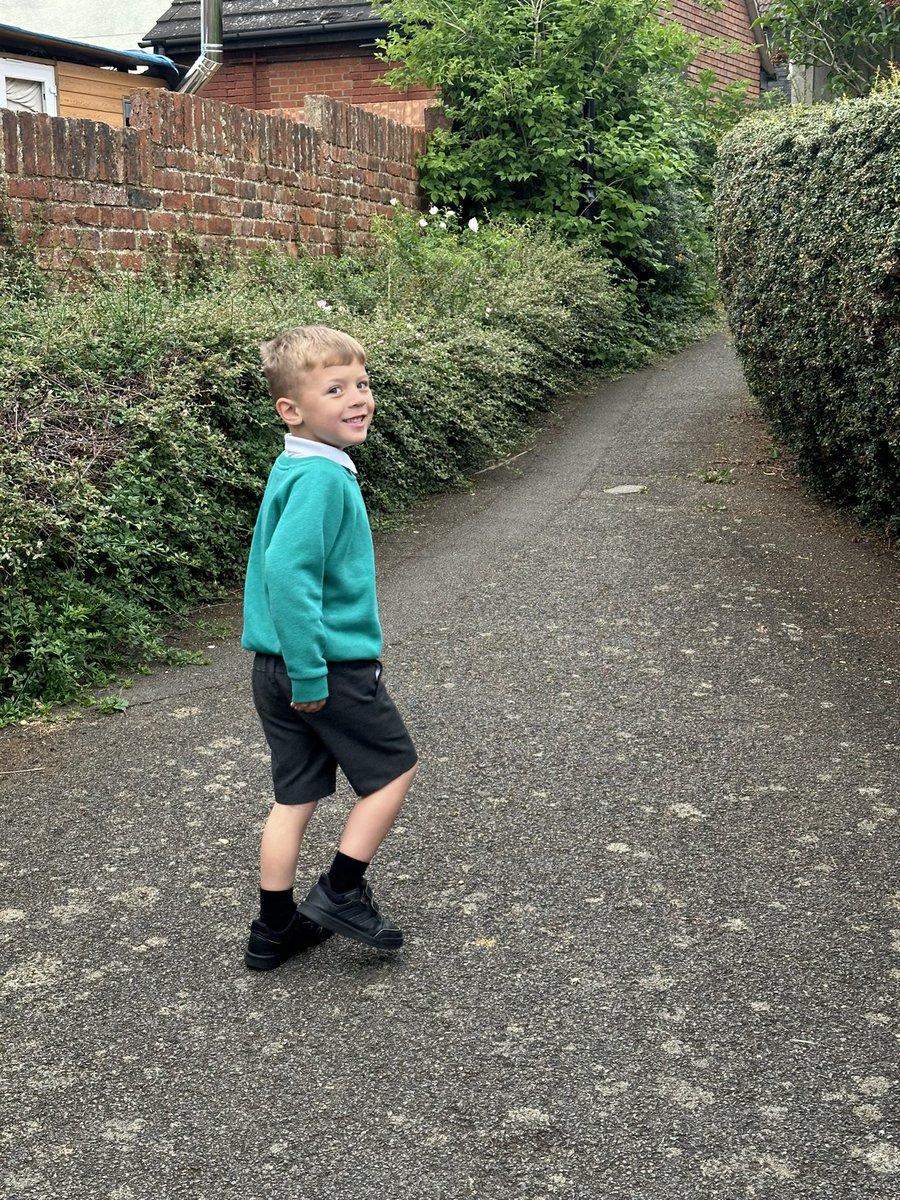 SarahRu17825972's tweet photo. Oscar convinced us all to start our day 30 minutes earlier so we could walk to school. His brother wasn’t so enthusiastic but we made it with time to spare. @InisReception https://t.co/kM97l9MWVw