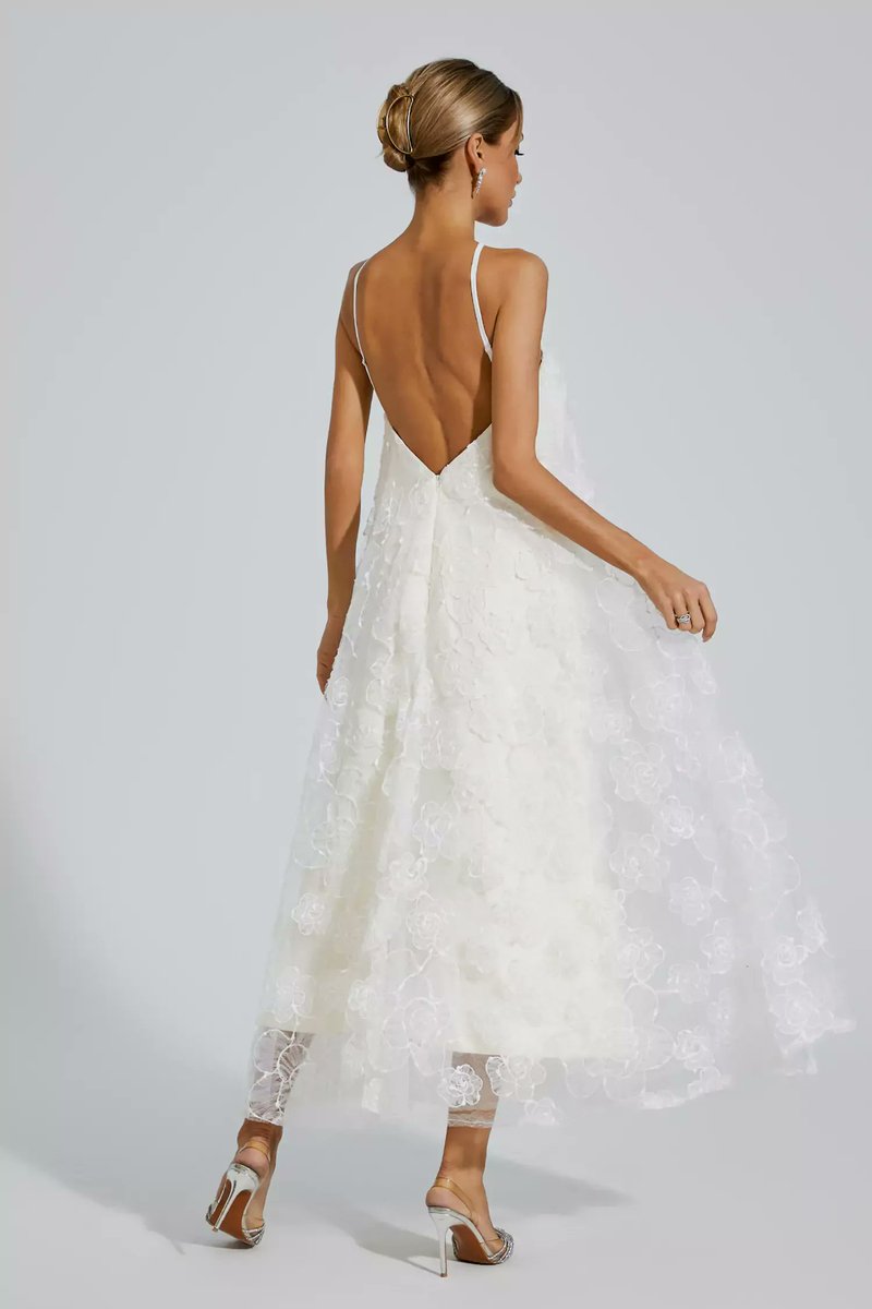 👗Barbara White Lace Flower Maxi Dress
🛒bit.ly/3KaiSZF
#catchall #whitedresses #fashionladystyle #beautyclothing