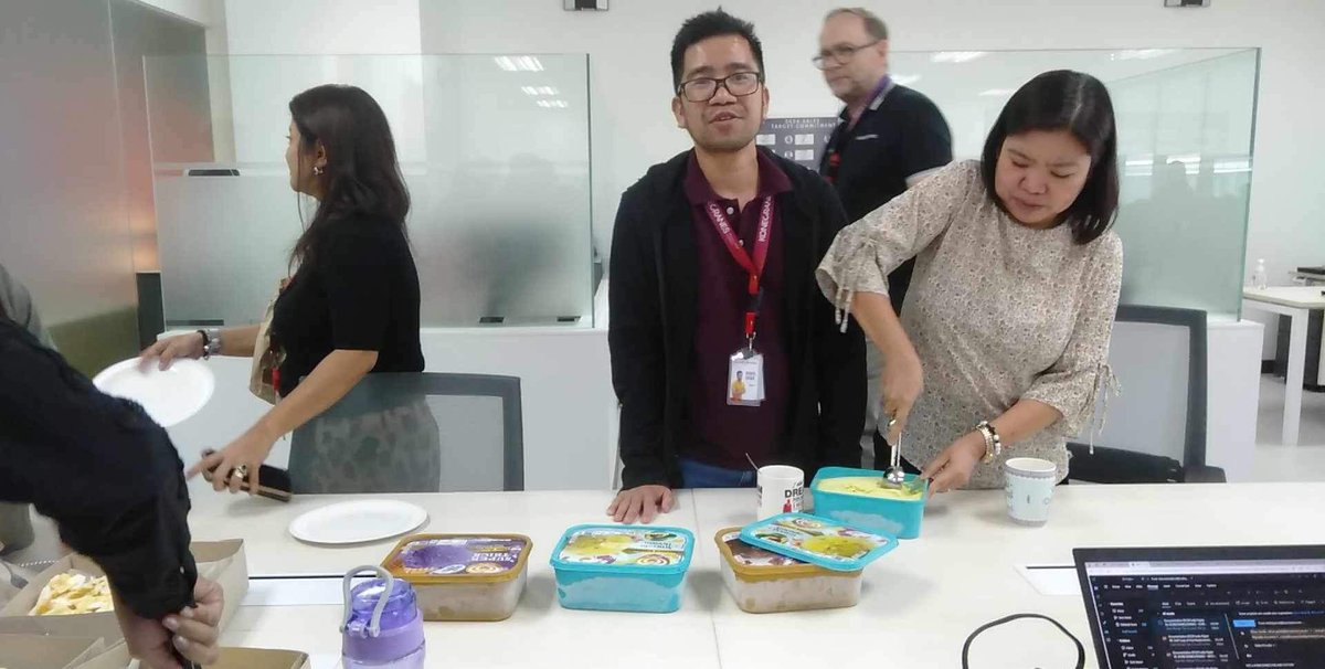 welax6's tweet photo. Meryenda time with officemates https://t.co/K4WC8ui9CN