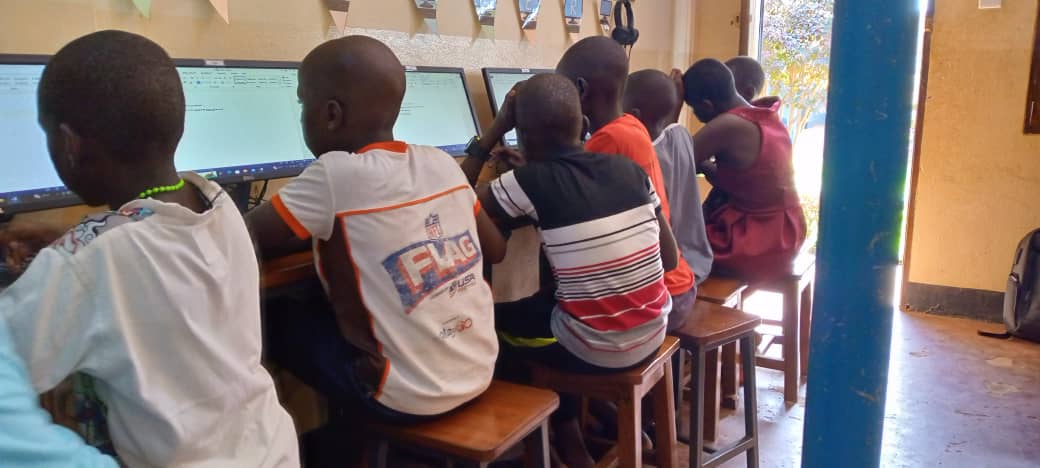 readforlifeug's tweet photo. Having successfully completed week one of the reading camp, we have also successfully started week two at Connect Education Centre.  #educationcannotwait #everychildcanlearn #readforlife #educationmatters #thefunofphonics https://t.co/xI38y5CKlH