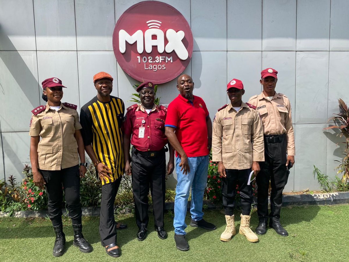 Max1023FM's tweet image. Mr Patrick Dung Davoc Sector Commander FRSC Lagos Sector Command paid a visit to the #wetindey house to discuss on some FRSC related matters 

#maxfmlagos #wetindeyshow
