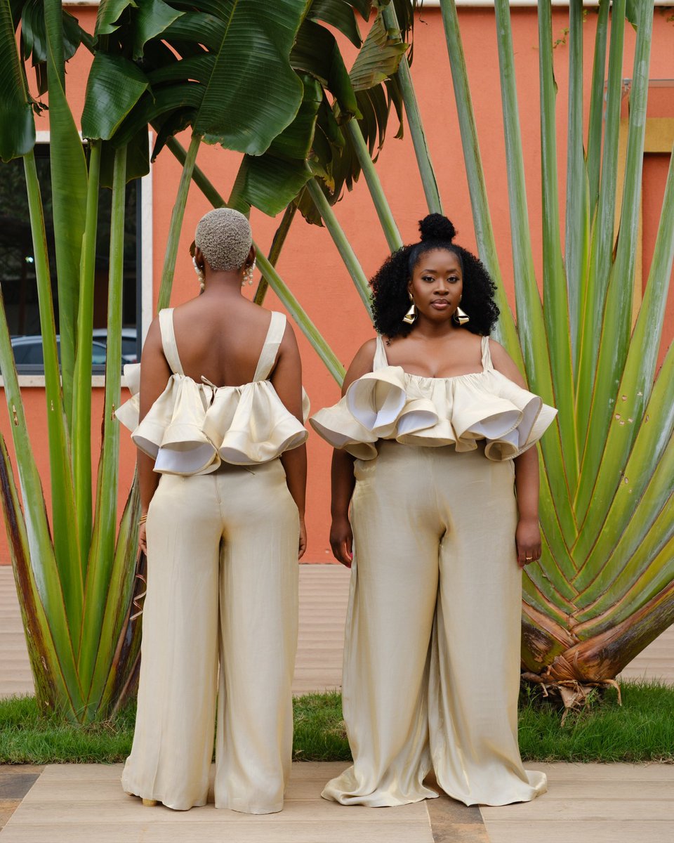 bloombyedzi's tweet photo. KADI 
This means light in Ewe 

She is a classy 2-piece with a crop top that commands attention with its bold ruffled design, while the loose-fitting pants offer comfort and ease.

#bloombyedzi #madeinghana #rtw
 #summer #summeroutfits #summervibes #summercollection #summerdress https://t.co/eTwrU17I3Z