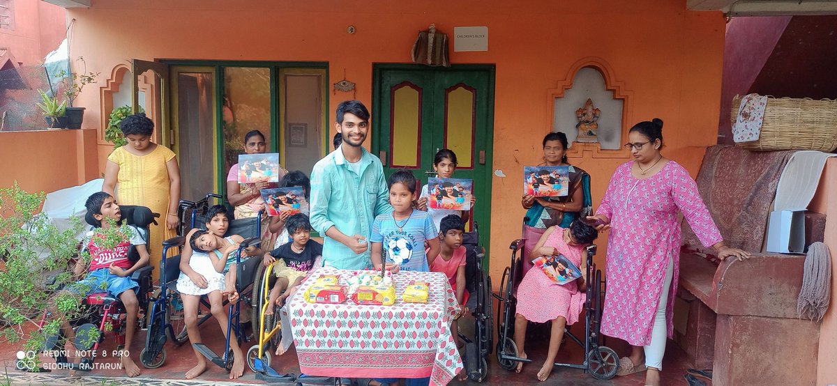 Celebrations Of RajTarun Annaya  Birthday at 
Icha Foundation 💯❤️🤗
Social services organization in Vadrapalle, Andhra Pradesh
Food Donated and fruits.💛🥳 💫🙌👍
@itsRajTarun
#HBDRajTarun 
#RajTarun
#MaheshBabu