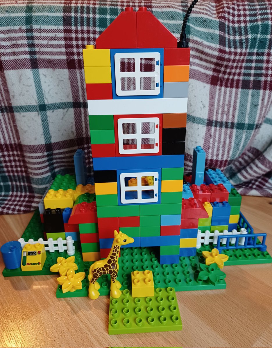 For reasons not yet disclosed, my child has built @theUL using DUPLO @LEGO_Group. It even has a giraffe out front @BreakTrailCambs!