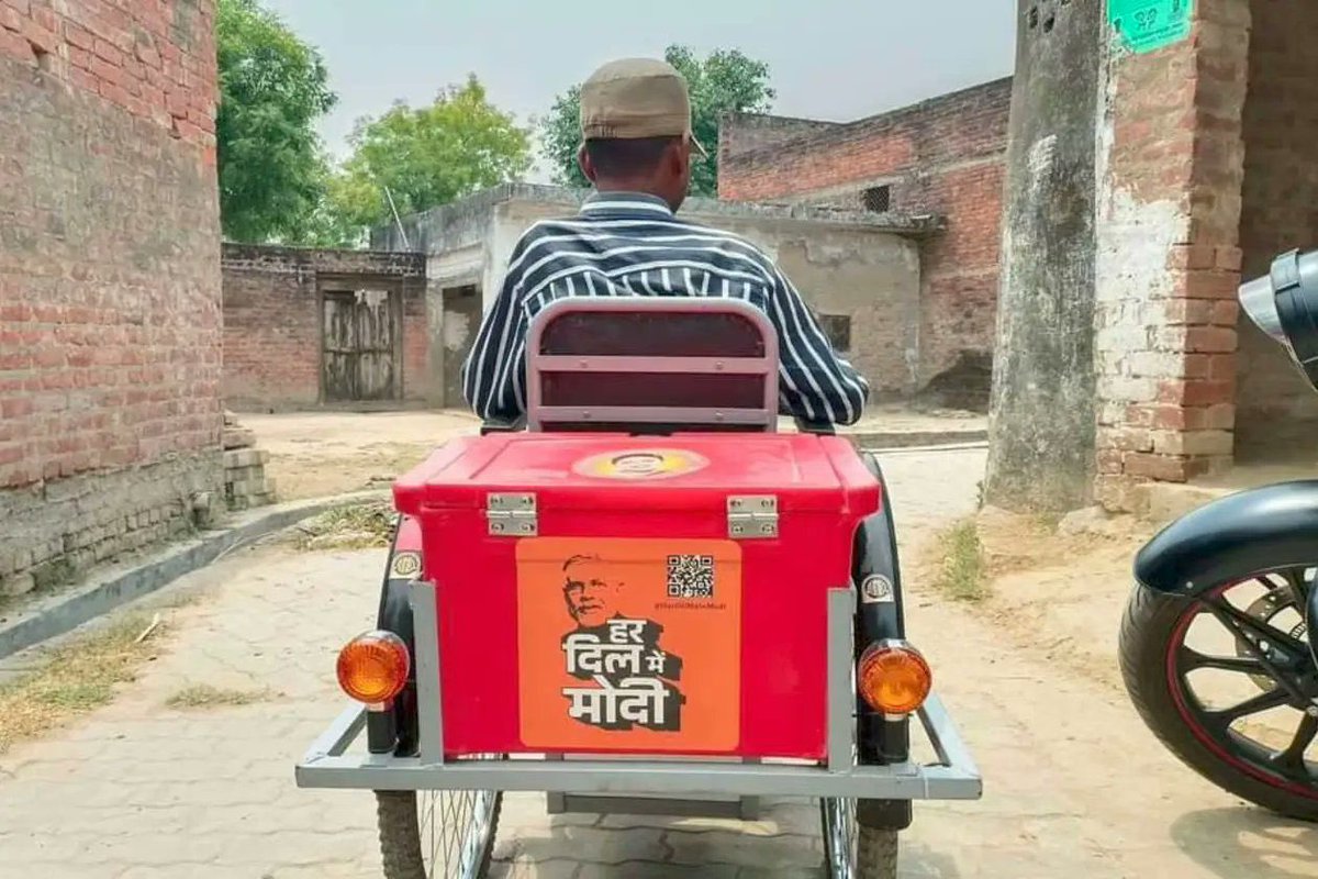 AmitMalik_IND's tweet photo. इंडी गठबंधन वालों की आंखों में भले ही मोदी खटकते हो...
लेकिन देश के दिल में मोदी है,
हर दिल में मोदी है! @blsanthosh
#HarDilMainModi https://t.co/AXxrg8DkA1