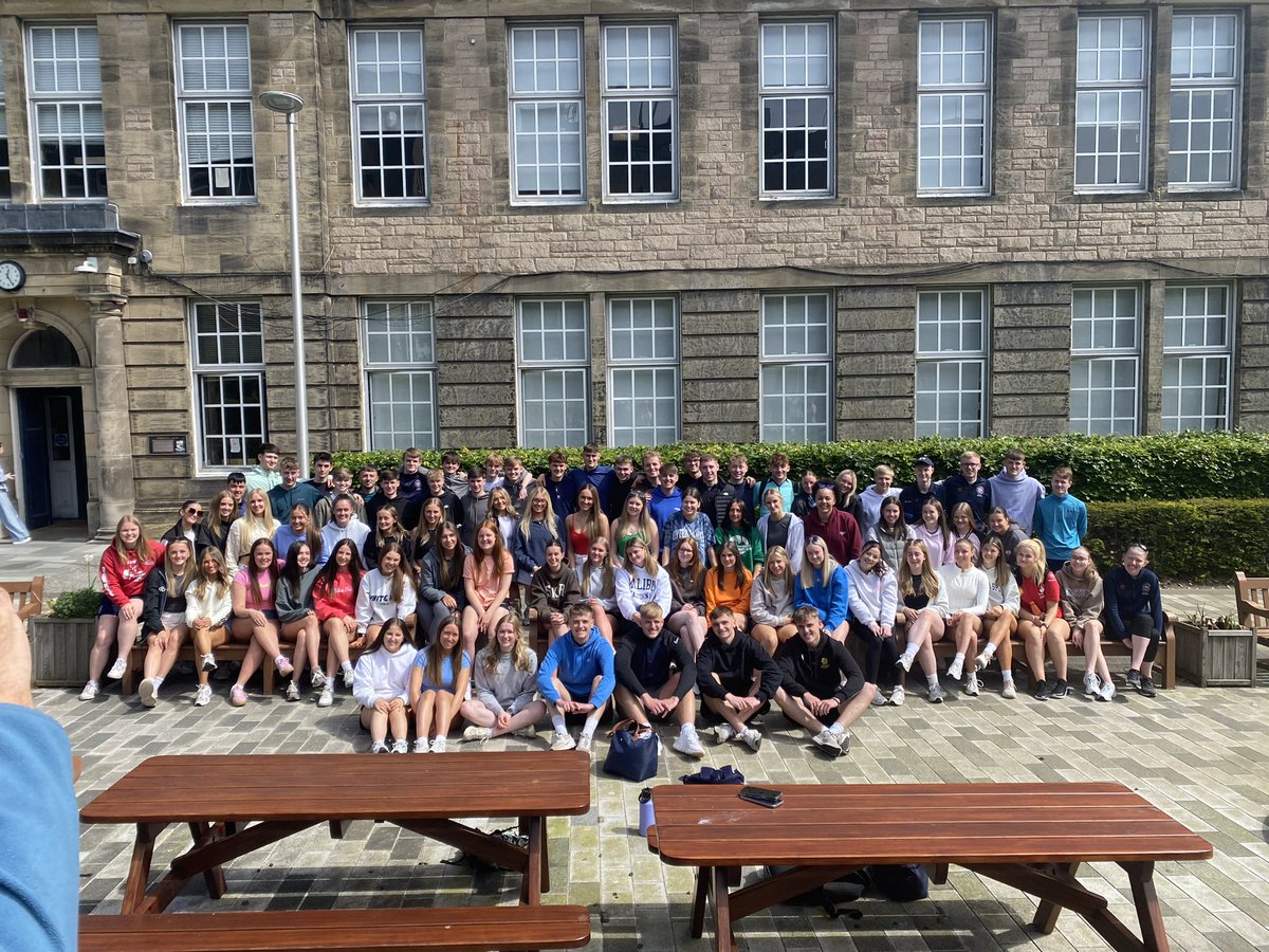 Just back from placement but it’s also time to say farewell to the <a href="/UoE_PE/">MA(Hons) PE</a> 1st Years <a href="/MorayHouse/">Moray House School of Education and Sport</a> <a href="/EdinburghUni/">The University of Edinburgh</a> great to see so many step forward to become #EdBudds for next years 1st year … cue ‘The Circle of Life’ music. Have a great summer folks