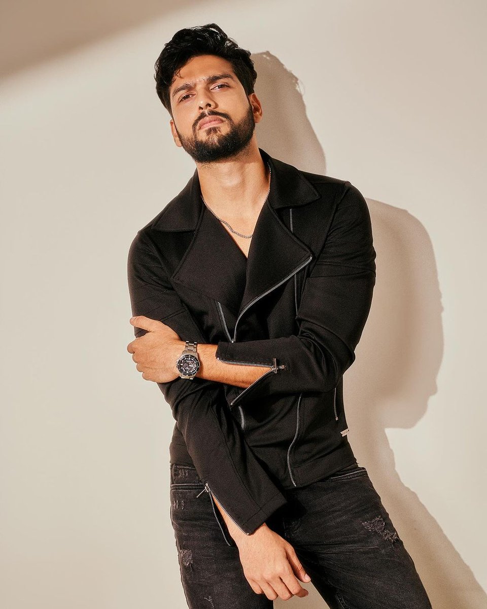 UrbanAsian's tweet photo. Confidence is key, and Sai Ketan Rao's got plenty of swag to spare 🔥

@saiketanrao 

#saiketanrao #imlie3 #mehndihairachnewaali #skr https://t.co/IsE9t3hrTs