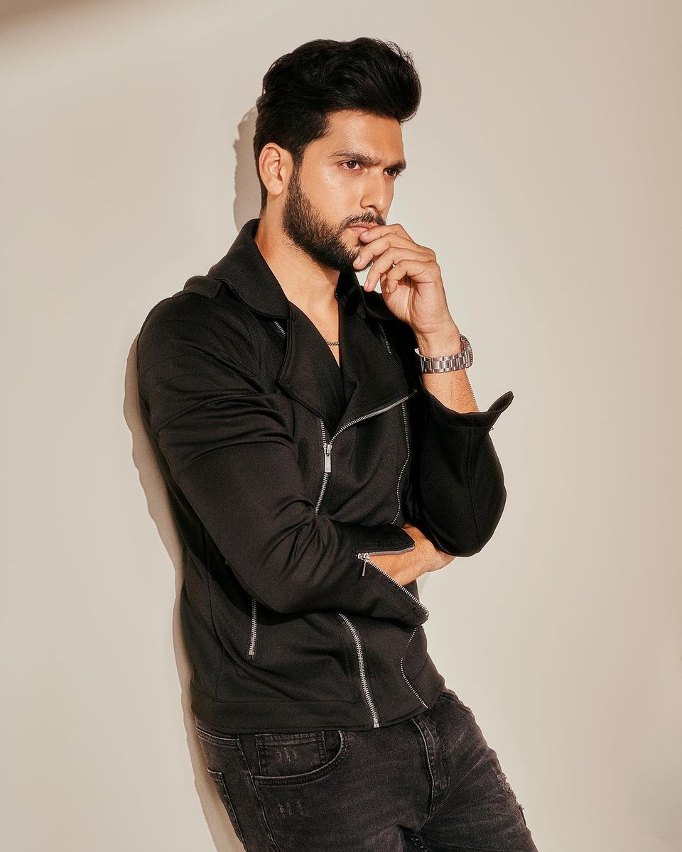 UrbanAsian's tweet photo. Confidence is key, and Sai Ketan Rao's got plenty of swag to spare 🔥

@saiketanrao 

#saiketanrao #imlie3 #mehndihairachnewaali #skr https://t.co/IsE9t3hrTs