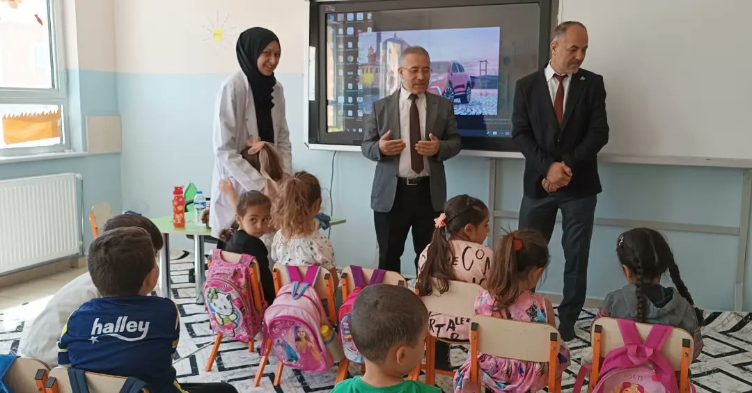 Bozüyük Müftümüz Muammer Ölmez Kız İmam Hatip Lisesi bünyesinde bulunan 4-6 Yaş Kur'an Kursunu ziyaret etti. 
Ziyarete Şube Müdürümüz Bekir Irmak ve Vaiz Enise Akkuş da eşlik etti.
