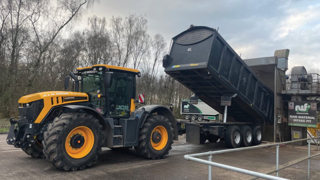 🔴🟢🟡 Tractor paint colour matters little to Cumbrian farmers and contractors Vaughan, Karl and Ryan Hodgson, who run a mixed fleet of Fendts, JCBs and John Deeres. READ MORE: fwi.co.uk/machinery/what…