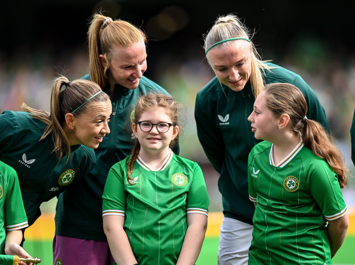 WIN 🇮🇪 WNT MASCOT PLACE!!! A great opportunity to be mascot for the WNT v Sweden game in Aviva Stadium on Friday, May 31st. 𝐒𝐢𝐦𝐩𝐥𝐲 𝐭𝐞𝐥𝐥 𝐮𝐬 𝐰𝐡𝐨 𝐬𝐜𝐨𝐫𝐞𝐝 𝐨𝐮𝐫 𝐥𝐚𝐬𝐭 𝐠𝐨𝐚𝐥 𝐚𝐠𝐚𝐢𝐧𝐬𝐭 🇸🇪? Note | Mascots must be between 8-10 years of age #COYGIG ☘️
