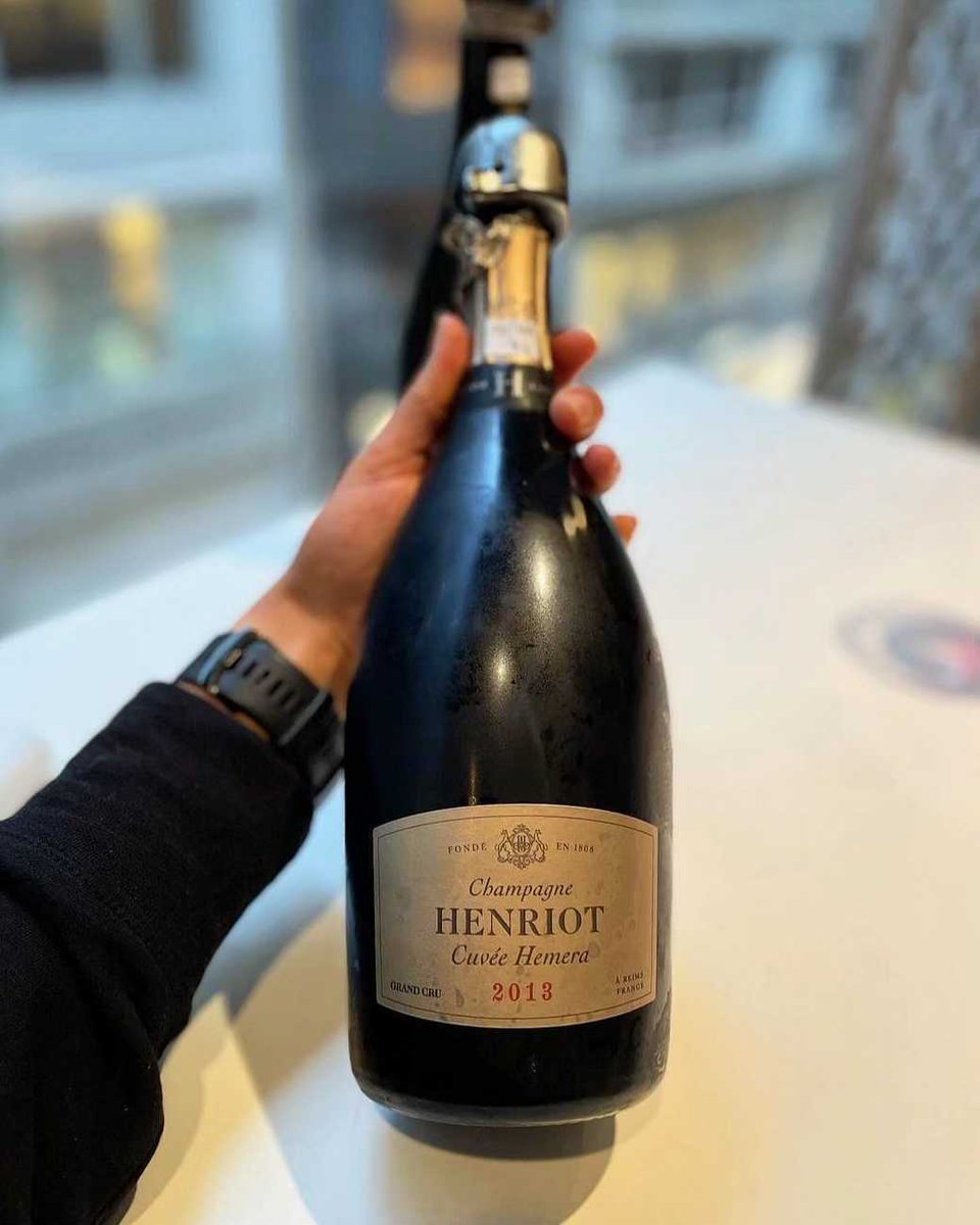 2013 in #Champagne was rainy, cold and had a very late harvest in October. Yet the wines are expressive in aromatics & structured with high acidity, said #Henriot cellar master Alice Tetienne. Henriot’s Hemera 2013, L’Inattendue 2018 & spicy Millesime Rosé 2015 were the standouts