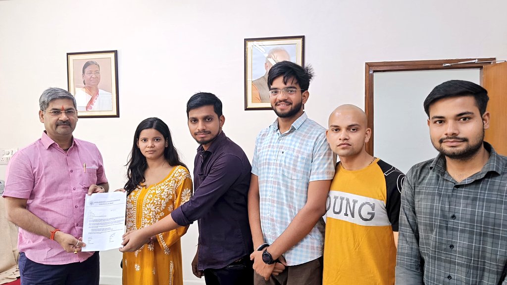 अभाविप, दिल्ली विश्वविद्यालय के कार्यकर्ताओं द्वारा केंद्रीय पुस्तकालय में पेयजल की गुणवत्ता की जांच कर सुधारने की मांग करते हुए पुस्तकालयाध्यक्ष महोदय को ज्ञापन सौंपा गया।
पुस्तकालय प्रशासन ने शीघ्र कार्यवाही का आश्वासन दिया।
#ABVP4Students #abvpdelhi
