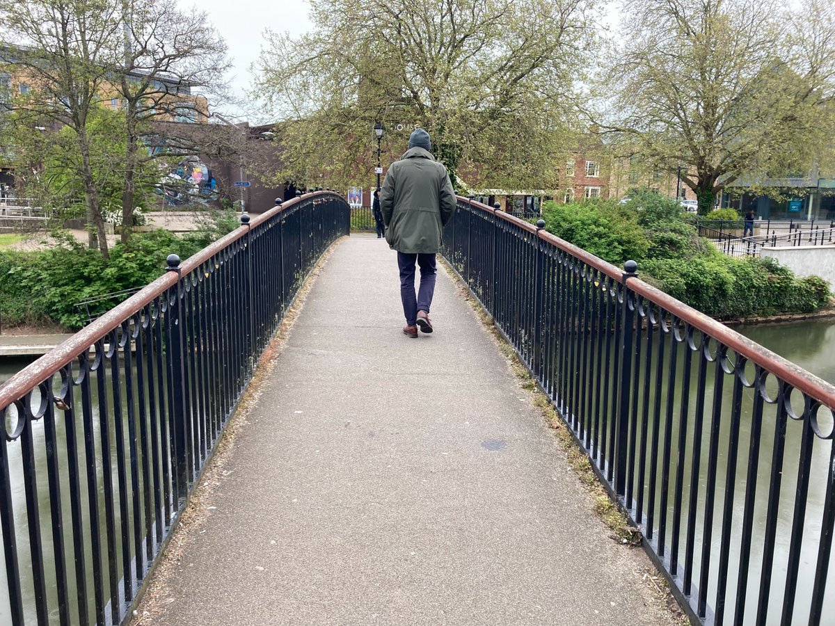 DanielMumby's tweet photo. A footbridge over the River Tone in #Taunton could soon be widened to provide part of a new #activetravel route between the town centre and the railway station: https://t.co/5sfQQOouXb #LDReporter #Somerset #CoalOrchard #Firepool #futurehighstreetsfund @tauntonareacyc1 https://t.co/AuXzXudO7P