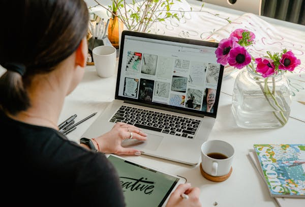 SMJobs_'s tweet photo. #RemoteSocialMediaJobs: 

Ditch the commute &amp; work from anywhere!   These tips will help you land your dream remote social media gig: For More CHECK OUT MY BIO��� https://t.co/88o9hSxYEL