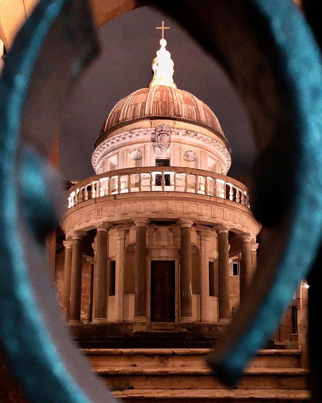 Il Tempietto del Bramante, una delle meraviglie suggestive e nascoste di Roma... The Tempietto del Bramante, one of Rome's evocative and hidden wonders... 📸 IG elly_iannini #visitrome