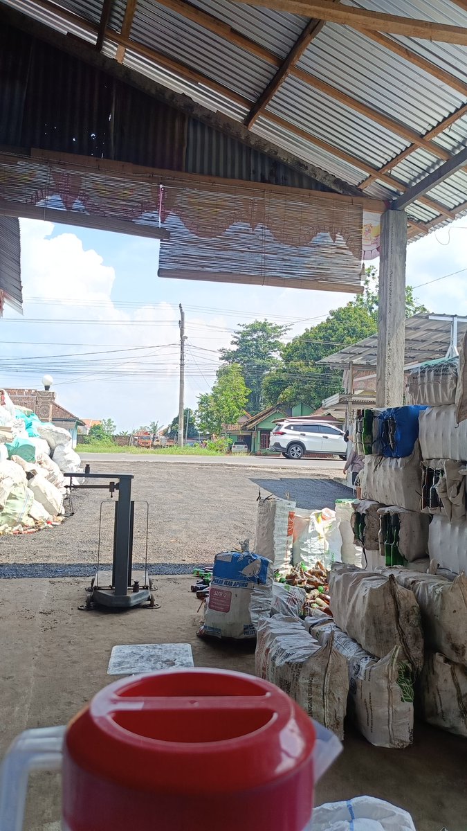Madyusrandika's tweet photo. 2 dump truck

ngalusin? maju mundur pickup wkwk https://t.co/RSAiqjf2Df