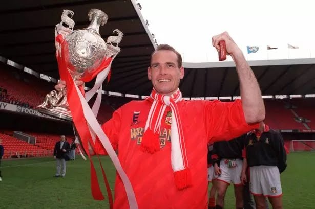 #OnThisDay in 1995, we clinched our record-breaking 23rd Welsh Cup with a 2-1 victory over @CardiffCityFC at the National Stadium 🏆 🔴⚪️ #WxmAFC