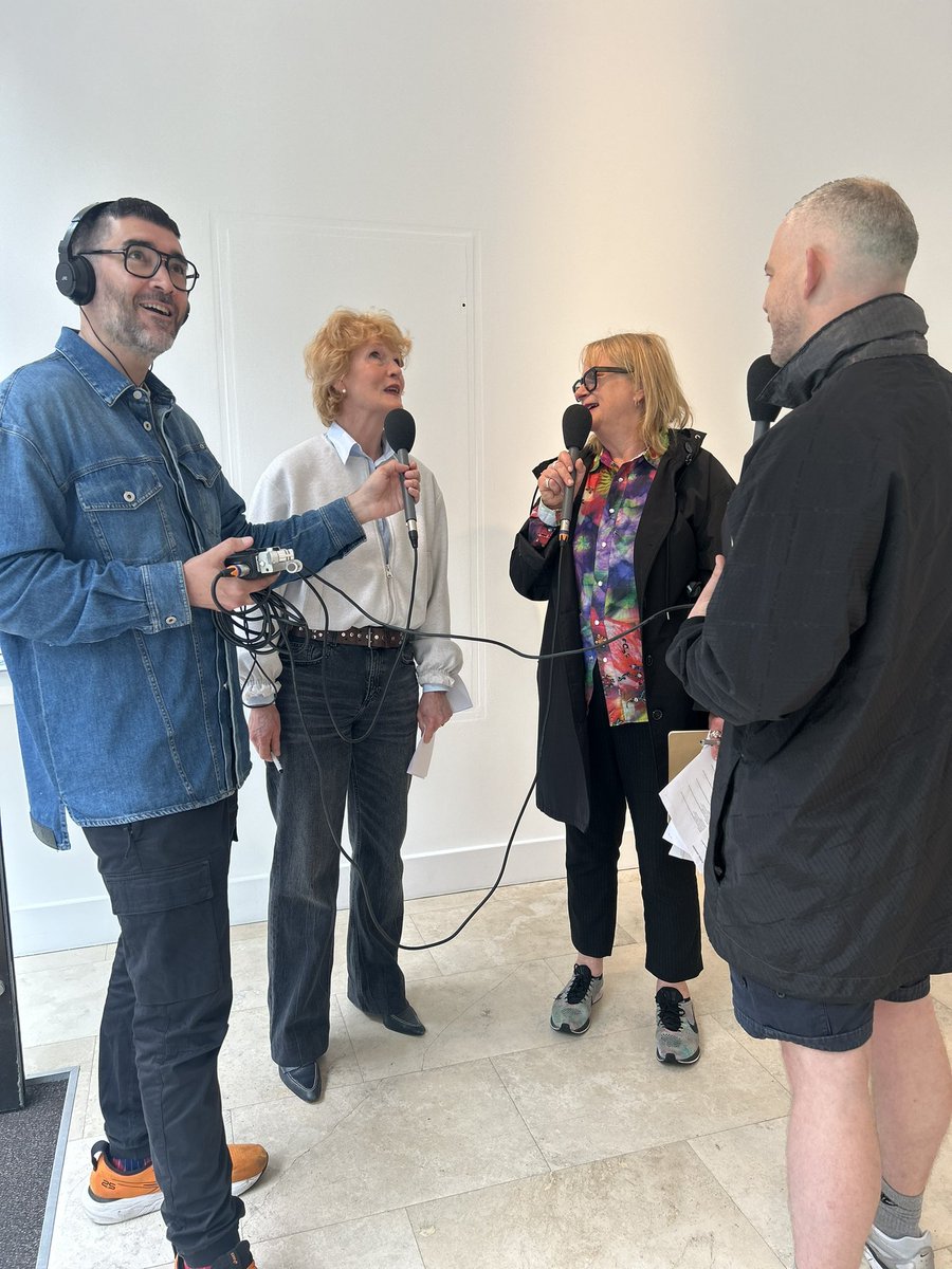 AD 🎨🌟New @TalkArt! We meet legendary art critic Louisa Buck for a tour of #CorkStreetGalleries, to visit galleries including Alison Jacques, Tiwani Contemporary, Waddington Custot, Goodman Gallery, Stephen Friedman, Marianne Holtermann & Flowers. Listen: podcasts.apple.com/gb/podcast/tal…