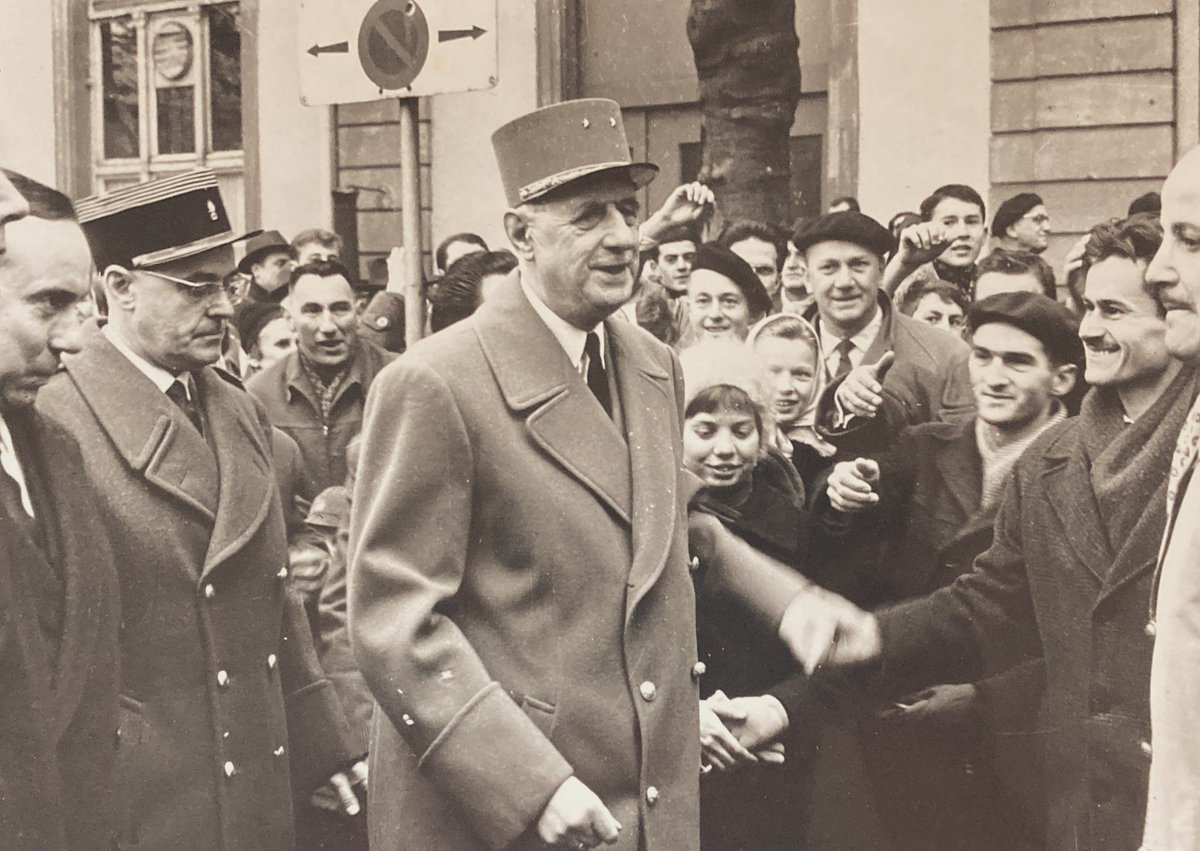 Pour fêter ce cap des 8️⃣0️⃣0️⃣0️⃣ abonnés, un cliché du général de Gaulle, en visite à Strasbourg, le 23 novembre 1963, offert par mon ami @legoffic_marc ! ☨