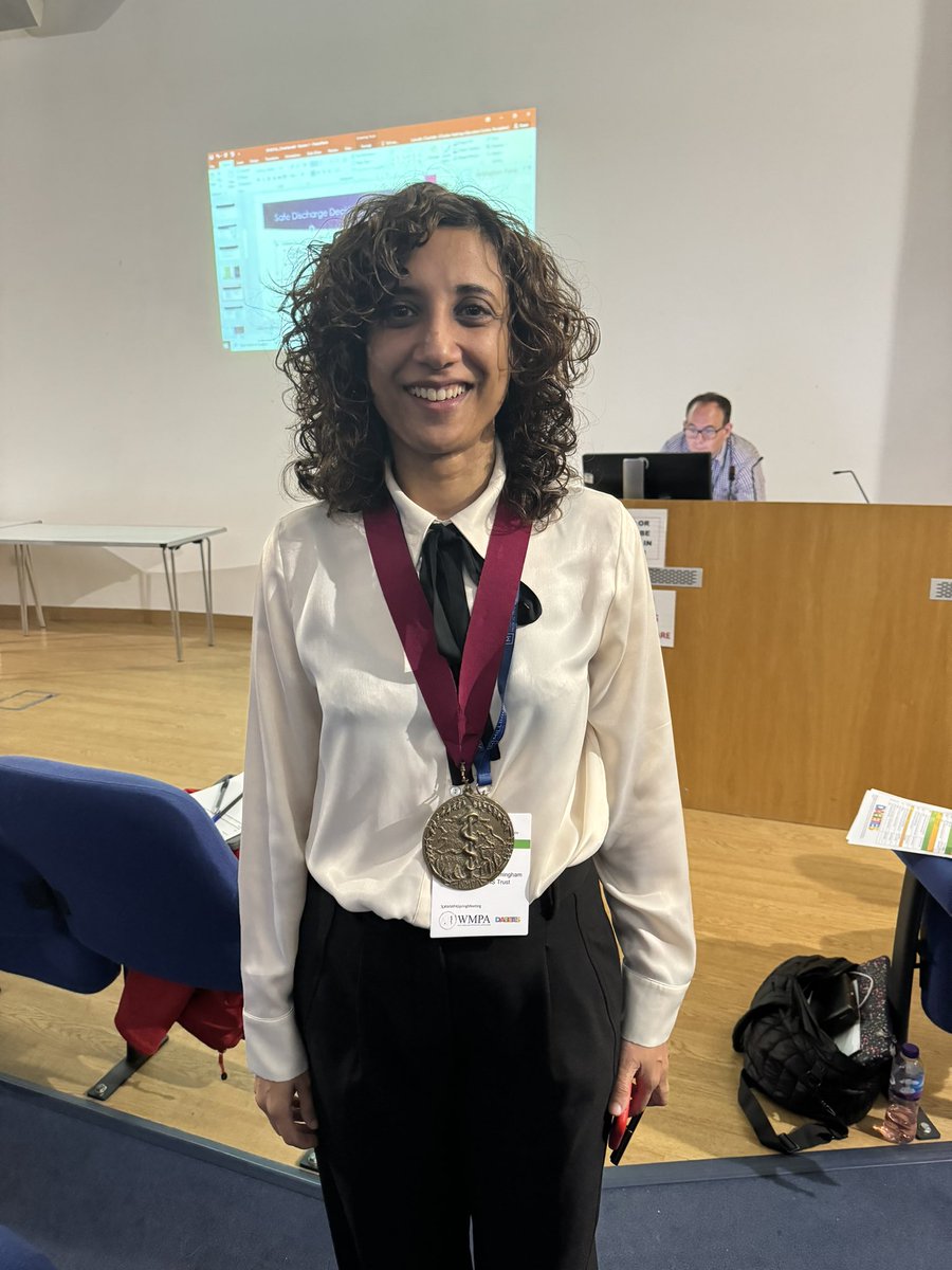 The new president of the @WMPA_UK @AcutemedSarbc looking resplendent & about to open the Spring meeting! 🤩 Great turnout & lots of reunions with past & present colleagues! @SWBHnhs @WEWMedicine #womeninmedicine