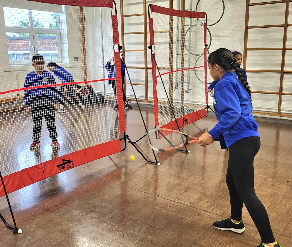 GPS_Hayes's tweet photo. Year 3 are thoroughly enjoying their squash taster session this morning! Thank you Mrs Doohan and @SHSSNawards for organising! #PE #squash #tastersession https://t.co/XOMvMWNJXC