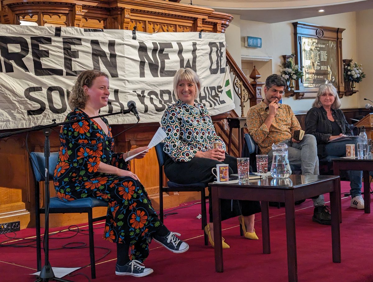 I was delighted to chair @FestofDebate's panel on the Green New Deal and cost of living crisis. There is no question that the climate emergency & cost-of-living crisis go hand in hand. It’s time for government to deliver a just transition for a cheaper, cleaner energy future.🌱