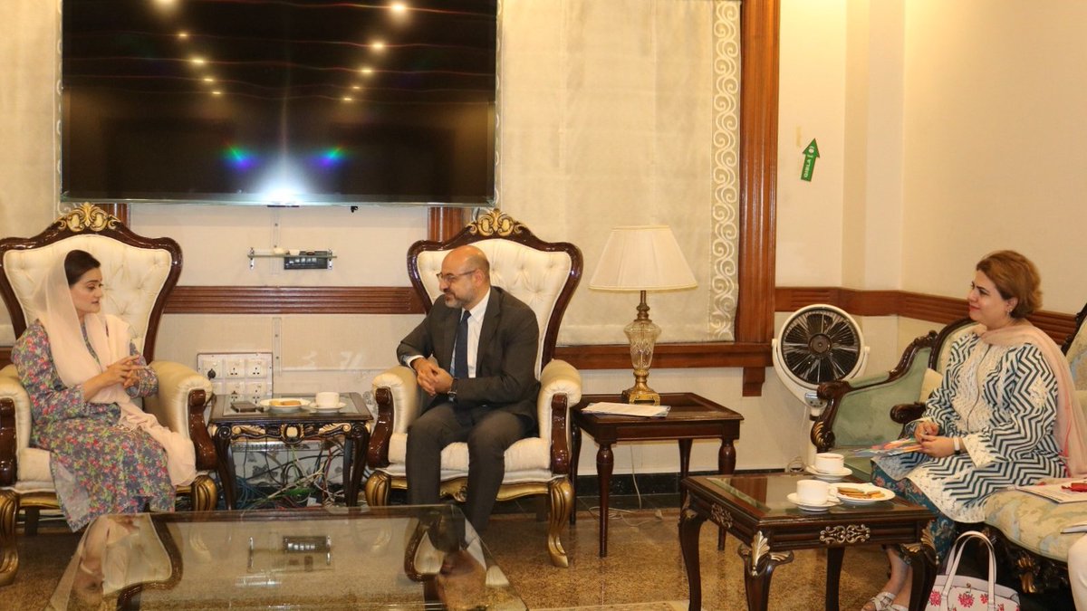 UNDP_Pakistan's tweet image. #UNDPinPakistan RR @SamuelRizk called on Hon. Senior Minister Planning &amp;amp; Punjab Development @Marriyum_A to discuss ongoing partnership with @GovtofPunjabPK on #SDGs, climate resilience, #Financing4Development, smog action plan, SDGs framework for financing in Punjab, Punjab
