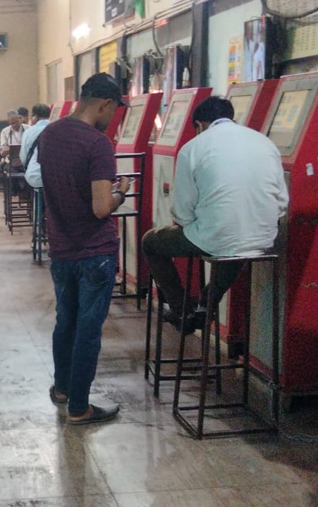 रेलयात्रियों की सुविधा के लिए लखनऊ चारबाग़ रेलवे स्टेशन पर अधिक ऑटोमेटिक टिकट वेंडिंग मशीन का प्रबंध किया गया है। #SummerSpecial