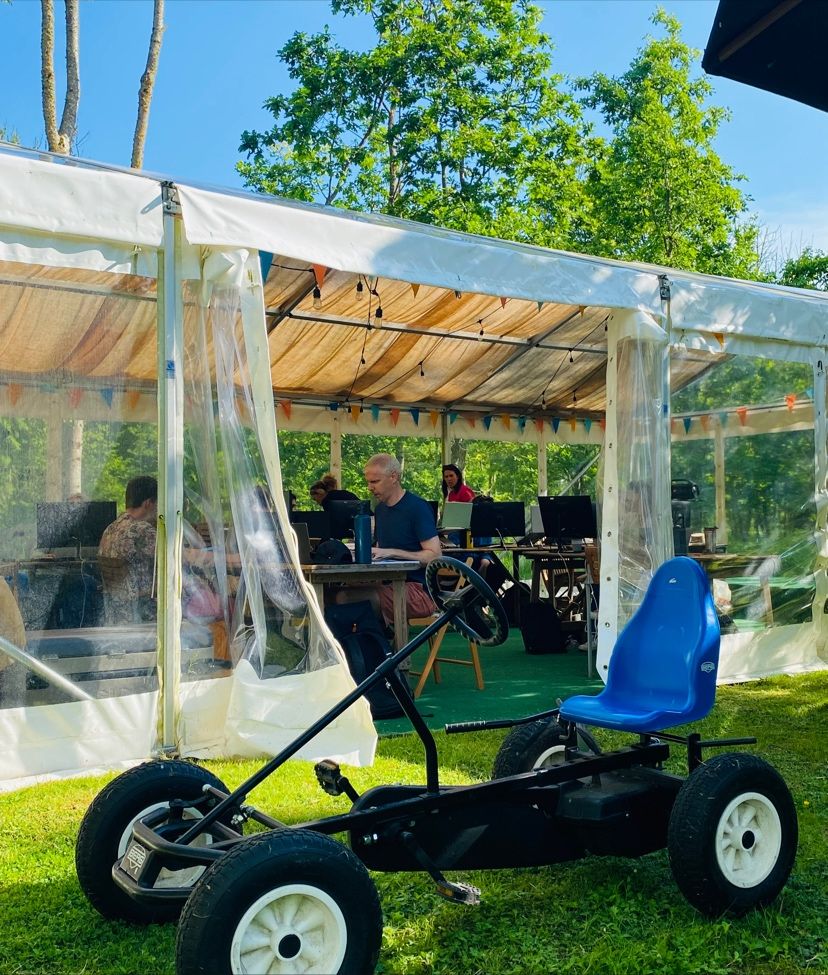 VarnMedia's tweet image. 🌳Welcome to the Varn Woodland Office 👋

On this beautiful sunny morning, some of the Varn team are setting up for a day working outdoors, at our very special and unique woodland office.

#woodlandoffice #workoutside #outdooroffice