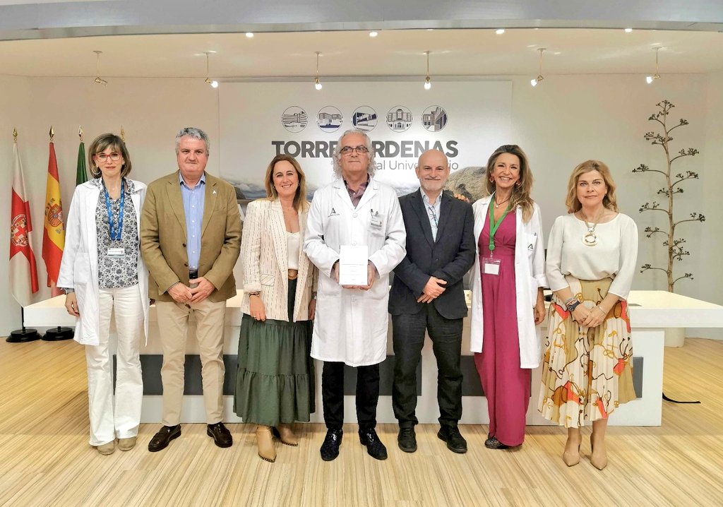 AEEHLiver's tweet photo. 🏥El Hospital de Torrecárdenas @TorrecardenasHU
recibe el Certificado de Excelencia en la implementación del ‘Decálogo de la eliminación de la hepatitis C’ de la #AEEH. 
👏👏¡Enhorabuena! Sigamos trabajando todos coordinador en la eliminación de la #HepatitisC!  👉
https://t.co/PyyxyAyZbU @mromerogomez
#LiverTwitter #decálogo #registrohepatitis