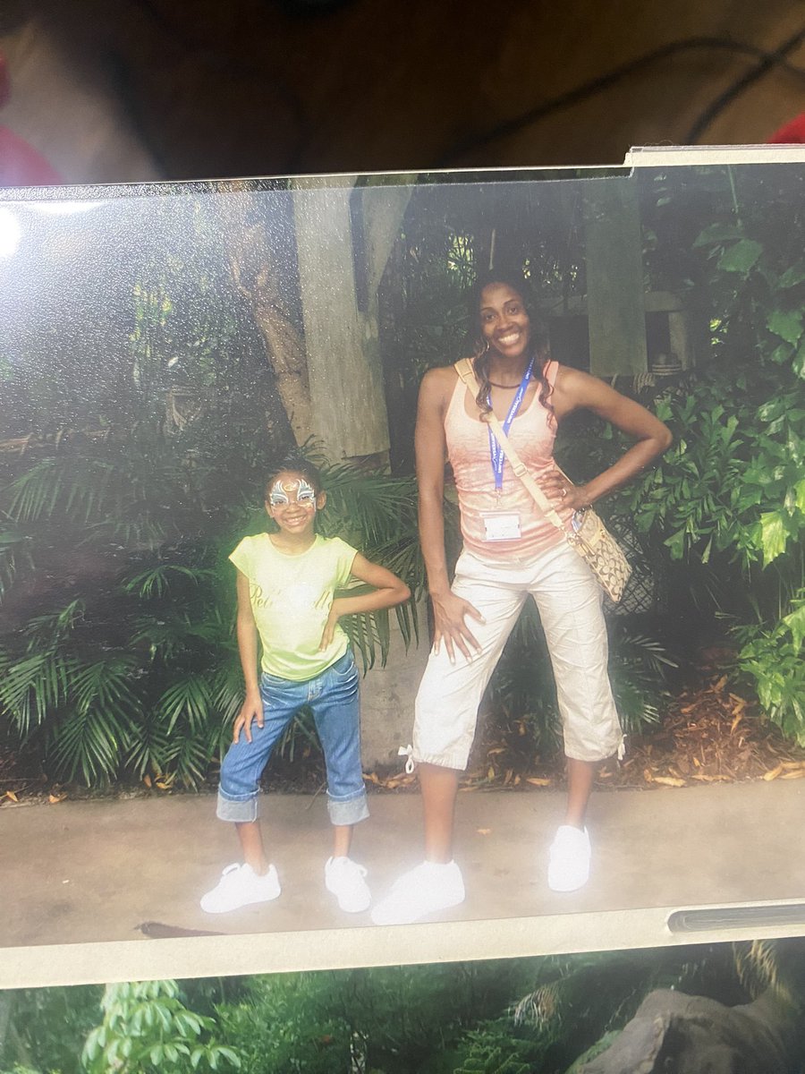404kaay's tweet photo. Ma dukes hit three years being cancer free on May 18th !!!! Cancer ain’t stopping nun this way, I promise ya👊🏽 fighting bacc every trip!! My bestie for a lifetime survived, strongest black woman I know💓 I love you whole heartedly♾️ I go hard everyday to make you proud🥹 https://t.co/JNBFen6xKz