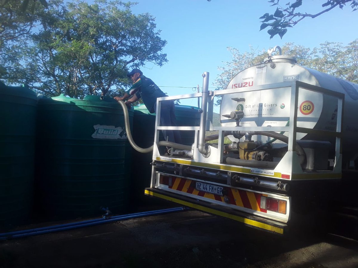 Gift Of The Givers supplied water to both Winterberg TB Hospital with Isuzu water tankers buff.ly/4aw19H1 #ArriveAlive #WaterSupply #Hospitals @GiftoftheGivers @TruckAndFreight