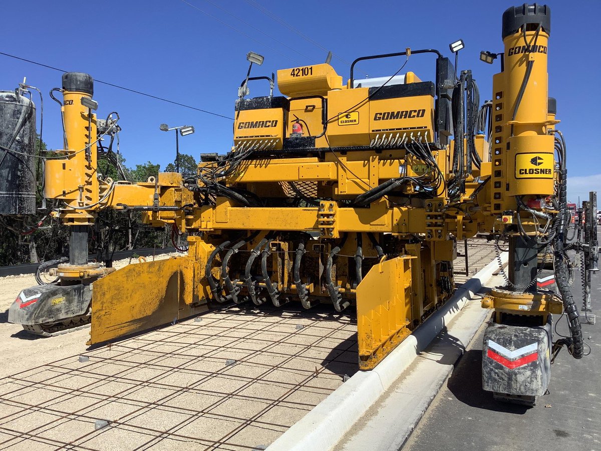 OakHillParkway's tweet image. A paver flattens concrete for the new shared-use path the community will benefit from along westbound US 290 frontage road between Scenic Brook Drive and Thunderbird Road.  #crewsatwork #sharedusepath