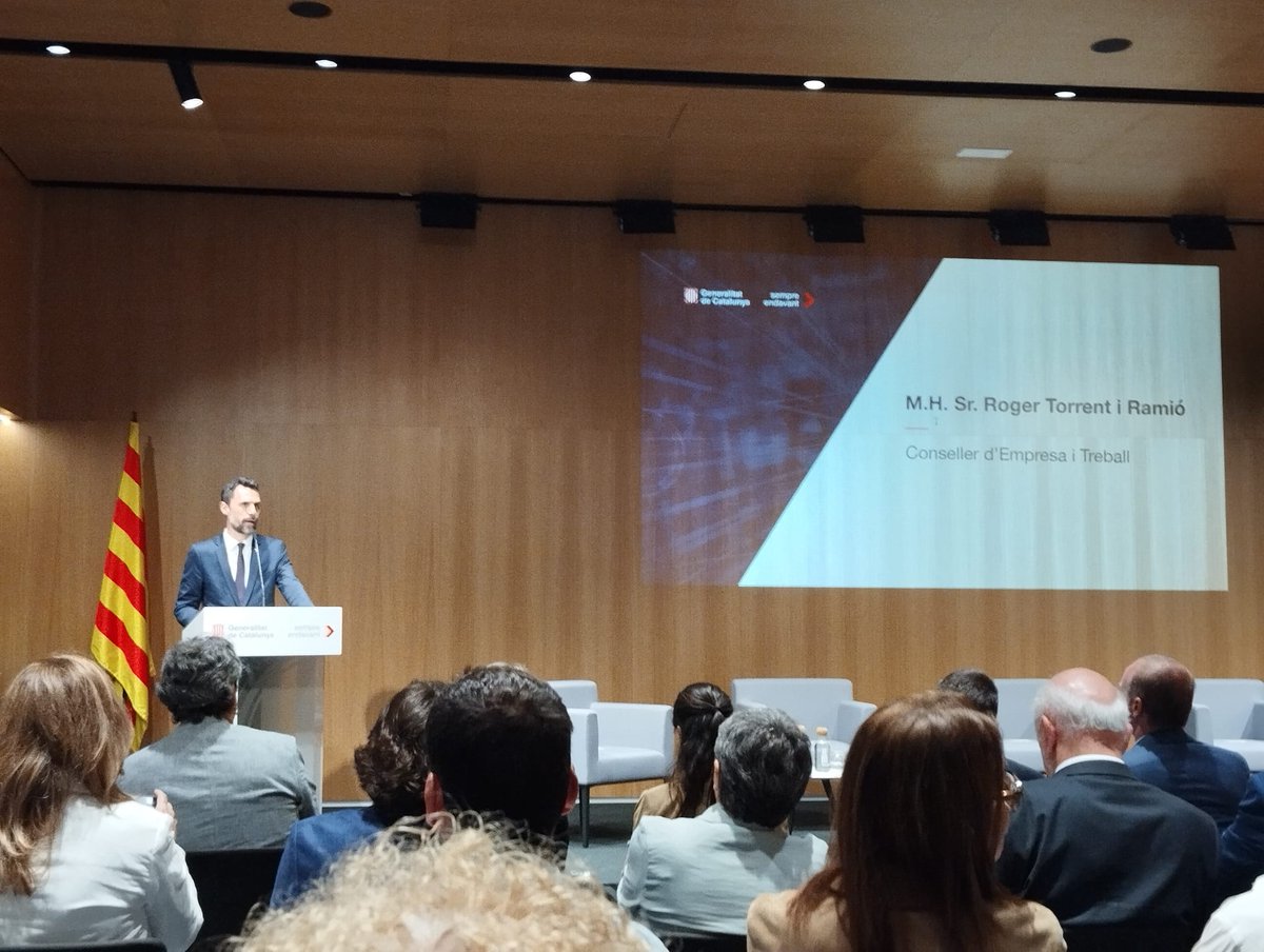 telecoscat's tweet photo. Un plaer poder ser-hi a la presentació de l'Aliança de #semiconductors i #xips de #Catalunya, iniciativa público-privada que aglutina els agents d'aquest #ecosistema per impulsar-lo i per la #industralitzacio dels xips i semiconductors al nostre país @telecoscat https://t.co/Oj0DFhvsrn