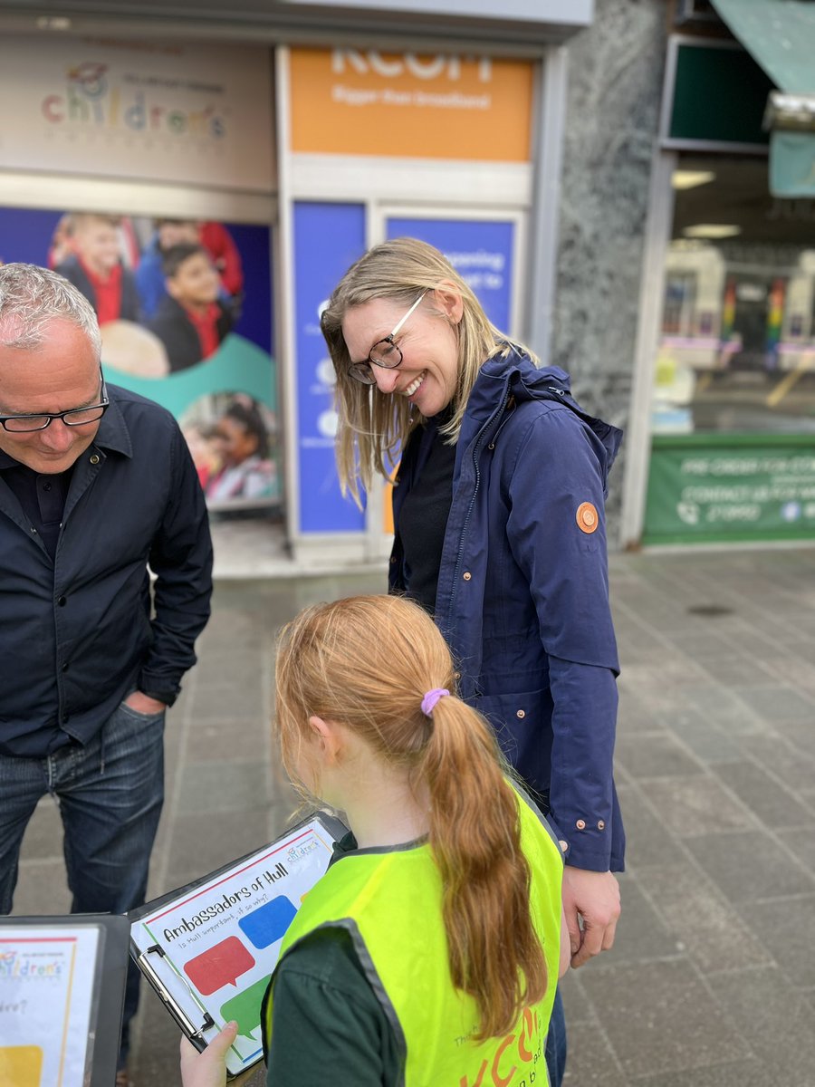 childrensuni's tweet photo. Thank you to our wonderful volunteers today on our
#AmbassadorsofHull experience with @WansbeckPrimary .
A fun day learning more about #Hull.
#Learningcomestolife
#inspirebelieveachieve
#makingdreams
#volunteering https://t.co/2Ow2IHCw3Y