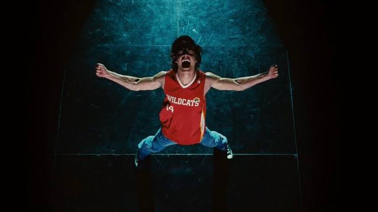 d1sneyterapia's tweet photo. nem sharpay nem gabriella, troy bolton me representa como ninguém https://t.co/HqSpCcTtd5