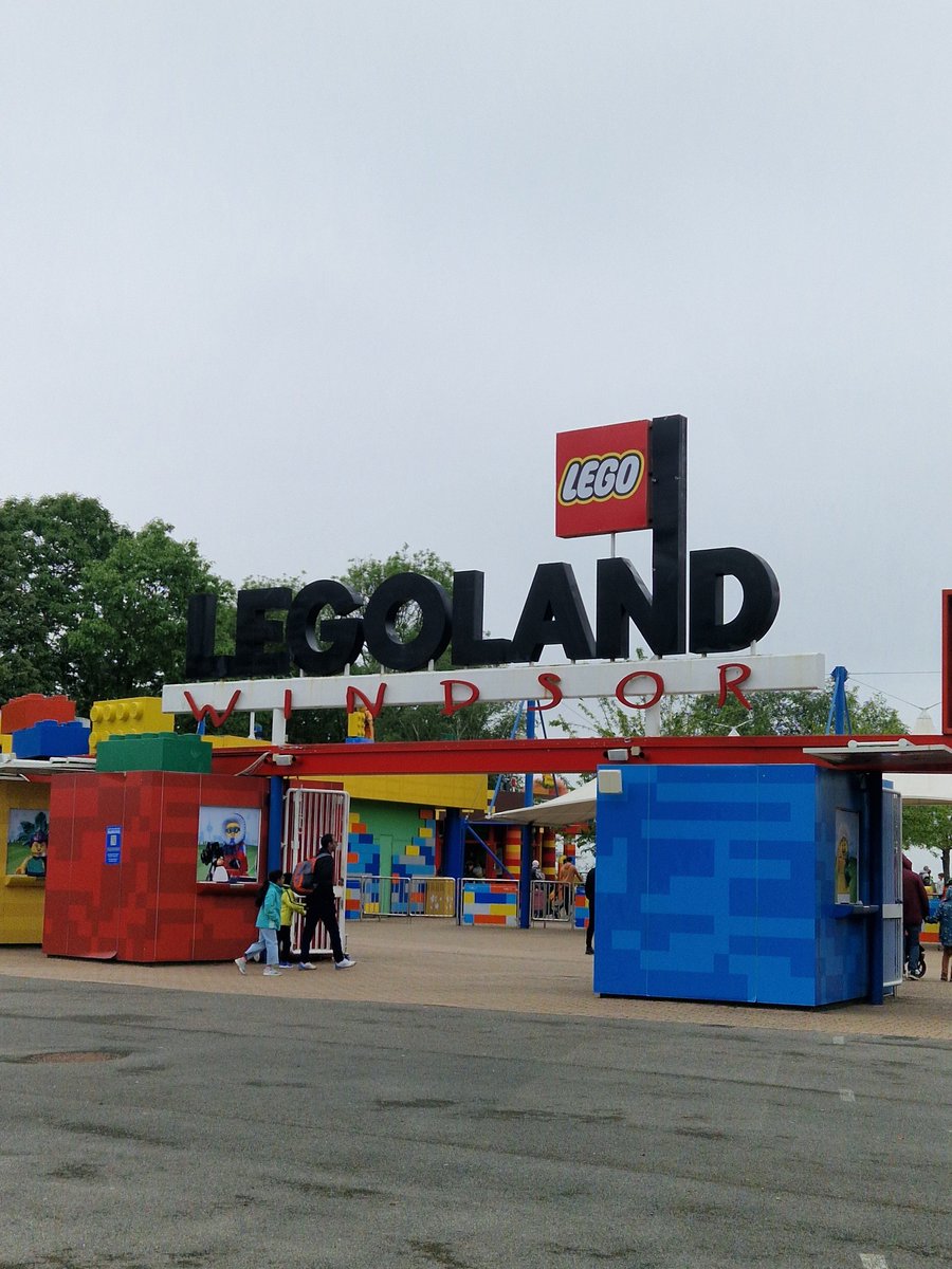 Had a fantastic time today at Legoland with my Year 10 Computer Scientists who didn't let the weather get in the way of a brilliant day out