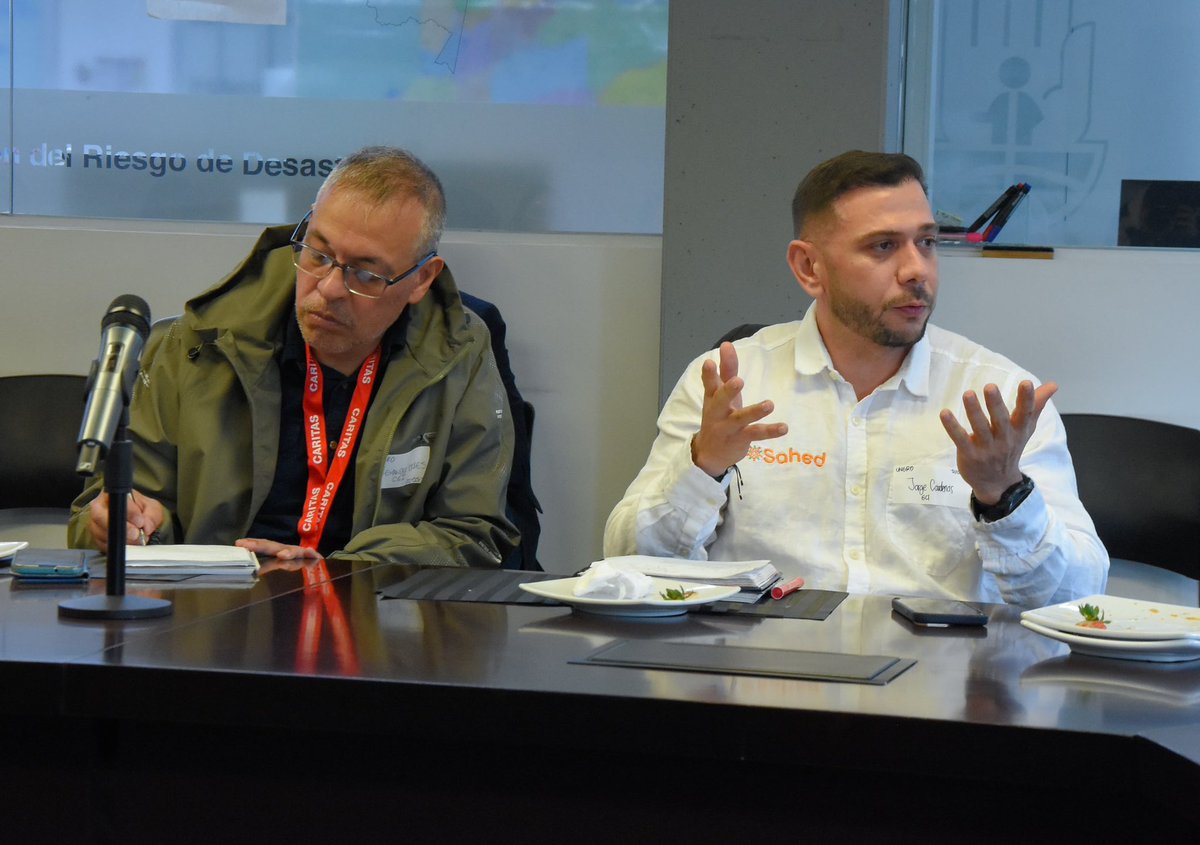 UNGRD's tweet photo. #AEstaHora I Como parte de los esfuerzos por mejorar la coordinación humanitaria y la preparación ante desafíos y emergencias, se lleva a cabo un intercambio de conocimientos entre la #UNGRD y @HumanitarianCol. https://t.co/4voIKqI8Kj