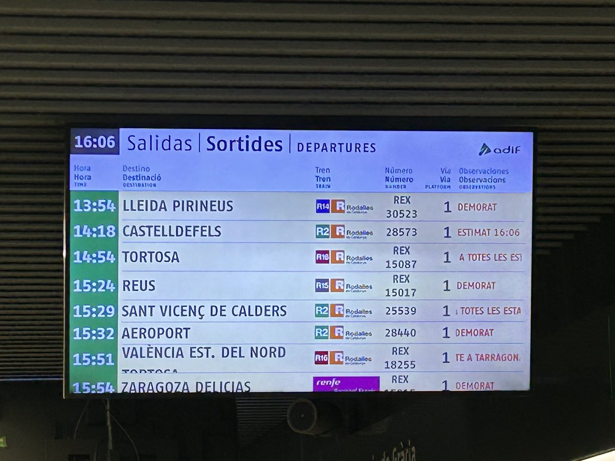EMayo66's tweet photo. Un dia més a @rodalies. Avui tocava avaria a l’estació de Passeig de Gràcia 😤 https://t.co/Vj6e2MNKq1